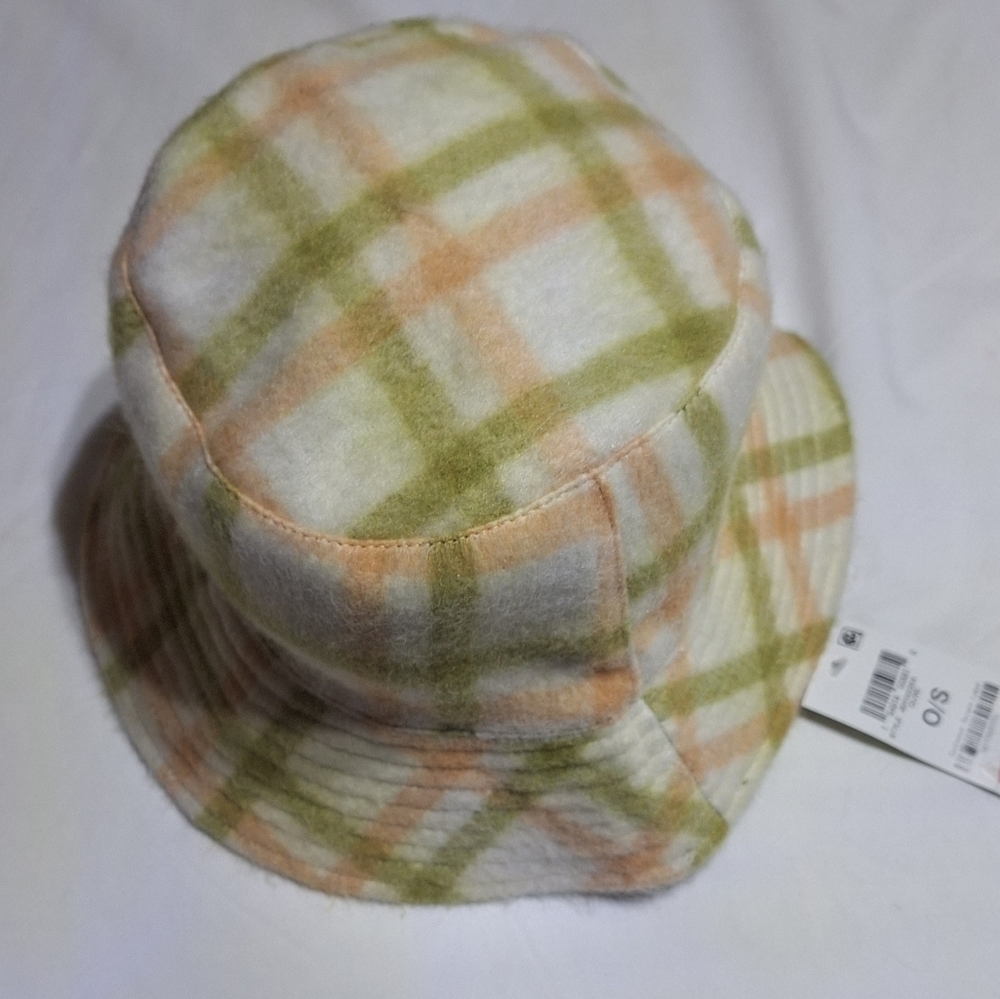 Jenni brand olive striped reversible fur bucket. NWT.